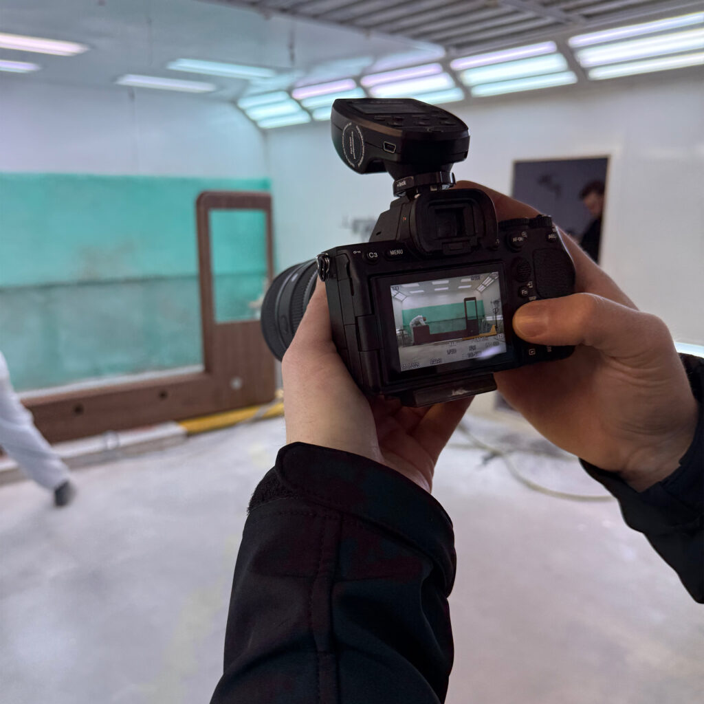 Bedrijfsfotografie: een fotograaf van REUS aan het werk tijdens een shoot