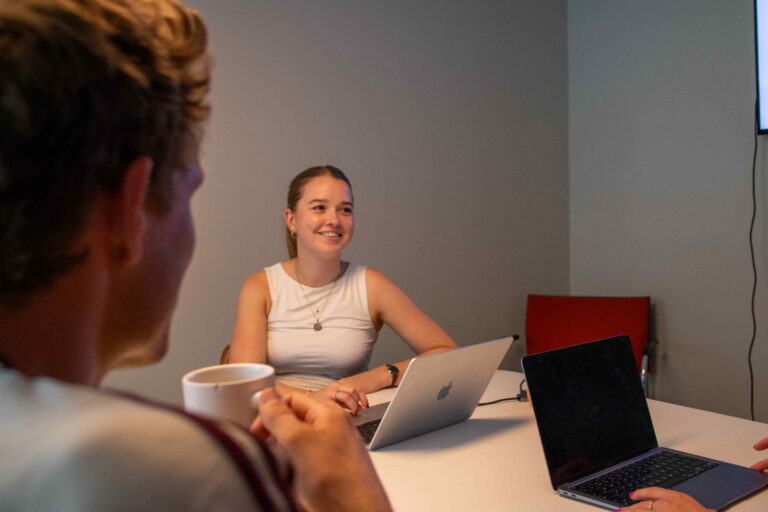 Collega's van REUS stemmen de marketing op elkaar af