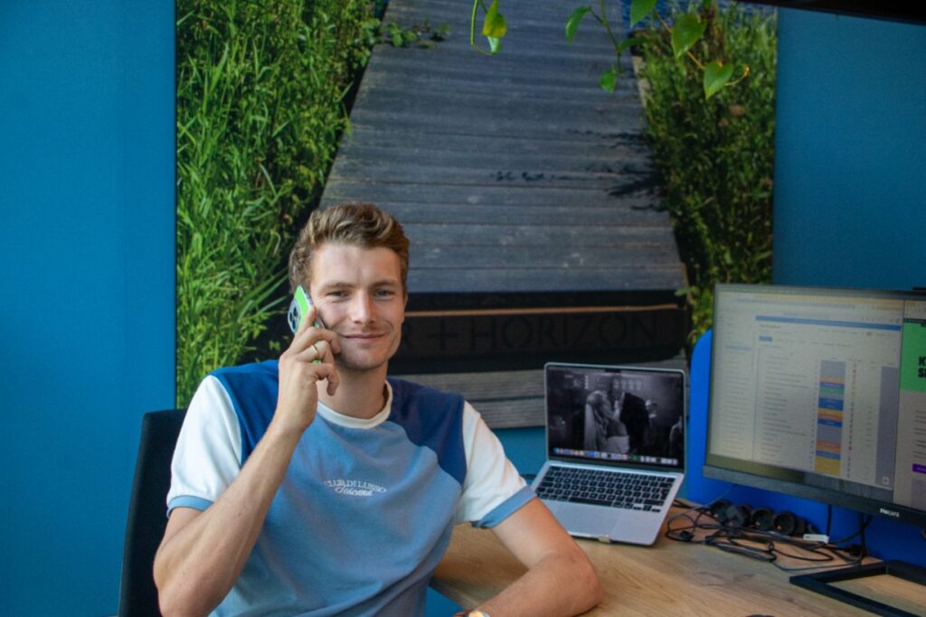 Marc Reussing van REUS aan de telefoon