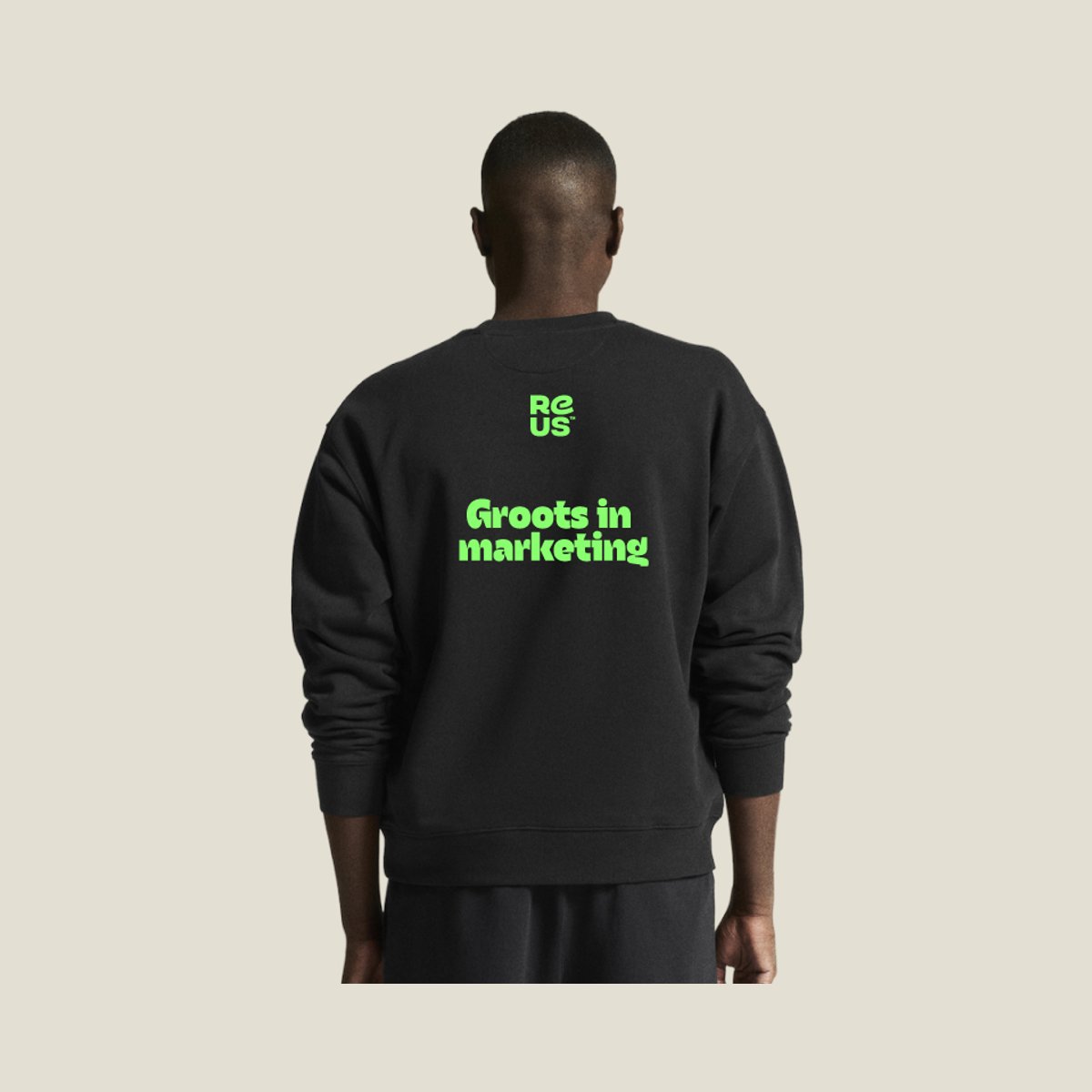 Reuzentrui van REUS, achterkant met Groots in marketing